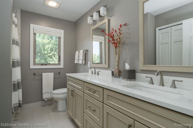 3128 Charlwood Drive, Rochester Hills, MI 48306