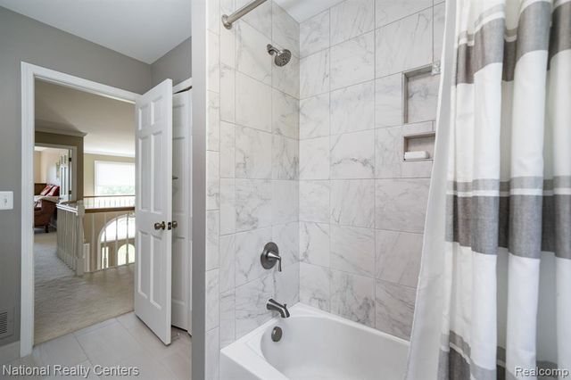 3128 Charlwood Drive, Rochester Hills, MI 48306