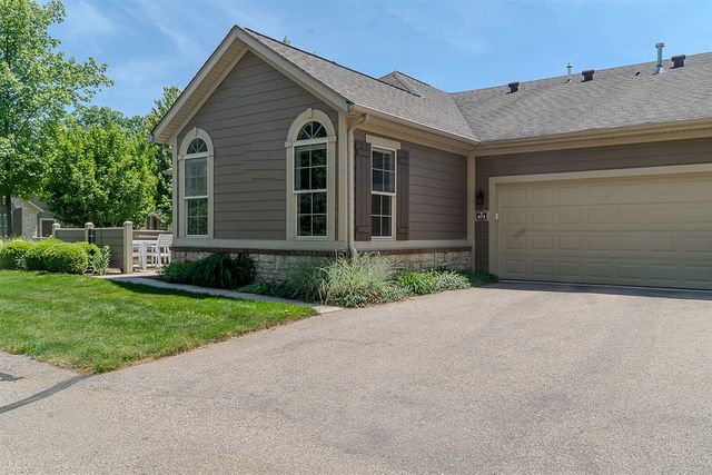 873 Bridge Crest Drive 8, Ada, MI 49301