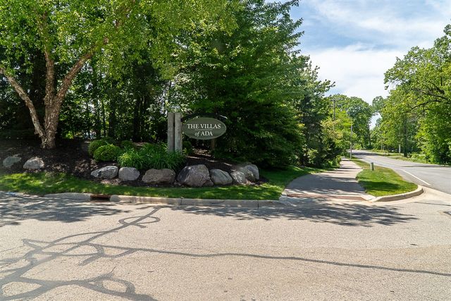 873 Bridge Crest Drive 8, Ada, MI 49301