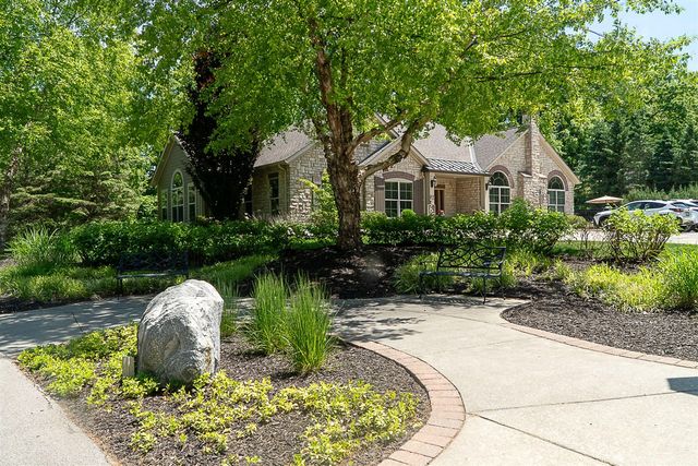 873 Bridge Crest Drive 8, Ada, MI 49301