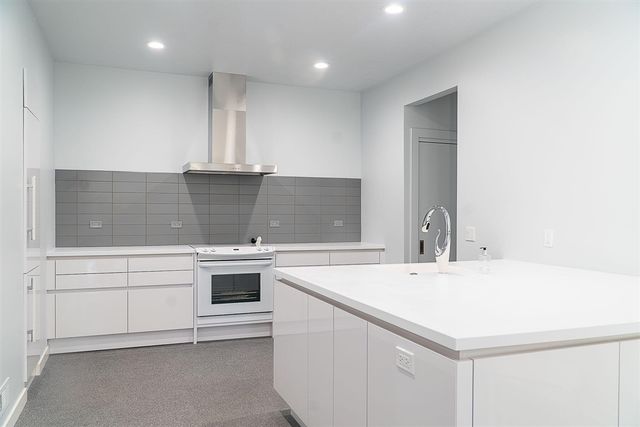 873 Bridge Crest Drive 8, Ada, MI 49301