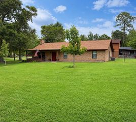 4902 Magnolia Lane, Old River-winfree, TX 77535