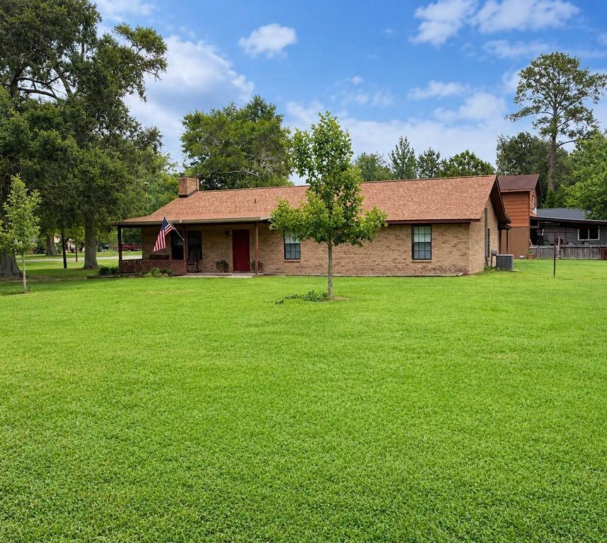 4902 Magnolia Lane, Old River-winfree, TX 77535