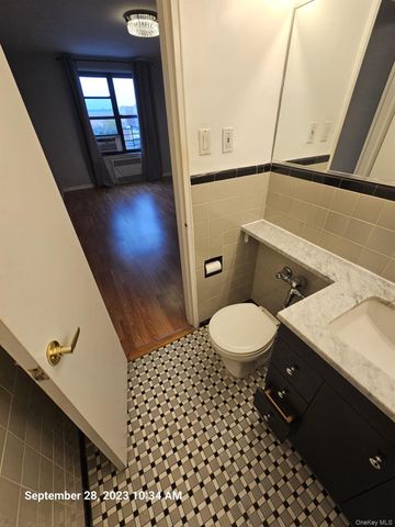 6384 Saunders Street 3A, Rego Park, NY 11374