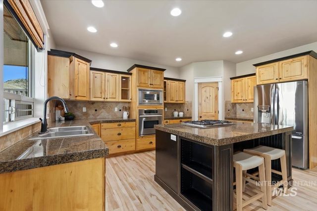 11872 N Humphreys Pl, Boise, ID 83714