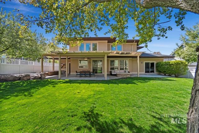 11872 N Humphreys Pl, Boise, ID 83714