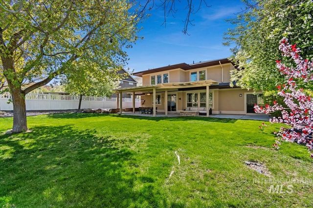 11872 N Humphreys Pl, Boise, ID 83714