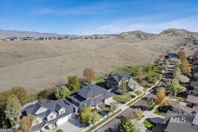 11872 N Humphreys Pl, Boise, ID 83714