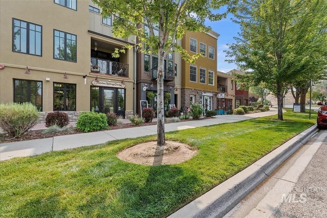 11872 N Humphreys Pl, Boise, ID 83714