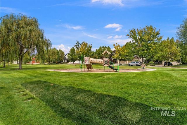 11872 N Humphreys Pl, Boise, ID 83714