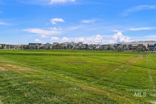 11872 N Humphreys Pl, Boise, ID 83714