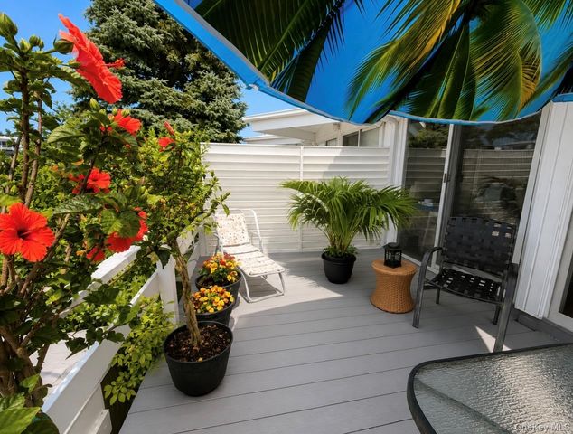 35 Library Avenue 8 R, Westhampton Beach, NY 11978
