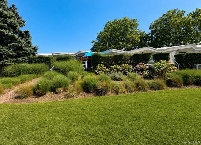 35 Library Avenue 8 R, Westhampton Beach, NY 11978