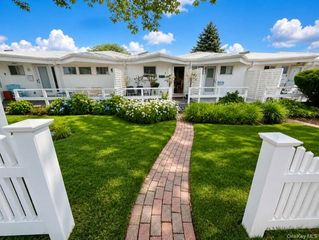 35 Library Avenue 8 R, Westhampton Beach, NY 11978