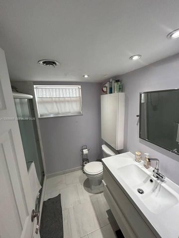 18901 NE 14th Ave 101, Miami, FL 33179