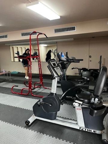 18901 NE 14th Ave 101, Miami, FL 33179