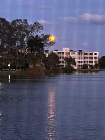 18901 NE 14th Ave 101, Miami, FL 33179