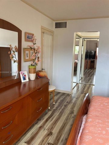 18901 NE 14th Ave 101, Miami, FL 33179