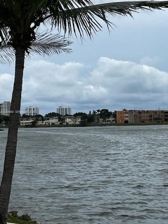 18901 NE 14th Ave 101, Miami, FL 33179