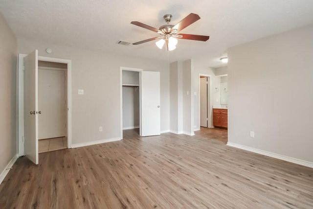 9695 Twin Shores Drive, Willis, TX 77318