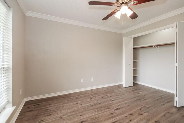 9695 Twin Shores Drive, Willis, TX 77318