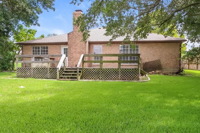 9695 Twin Shores Drive, Willis, TX 77318