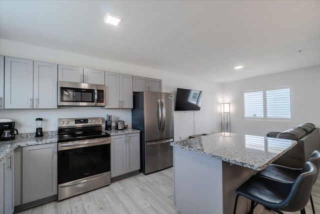 10877 Overseas Hwy Apt 94, Marathon, FL 33050