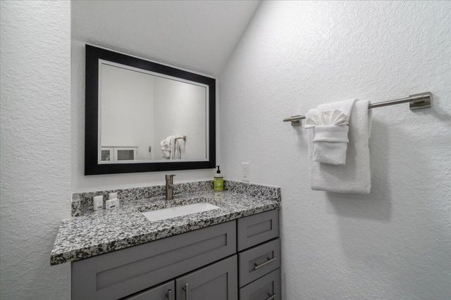 10877 Overseas Hwy Apt 94, Marathon, FL 33050