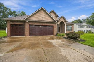 2807 Alexandria Court, Uniontown, OH 44685