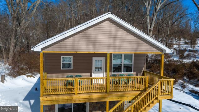 8140 HOKES RD, Glen Rock, PA 17327