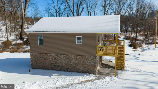 8140 HOKES RD, Glen Rock, PA 17327