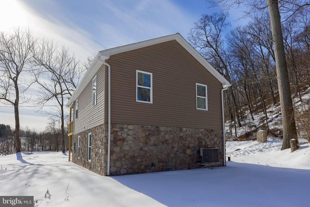 8140 HOKES RD, Glen Rock, PA 17327