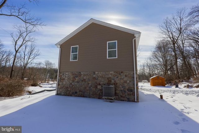 8140 HOKES RD, Glen Rock, PA 17327