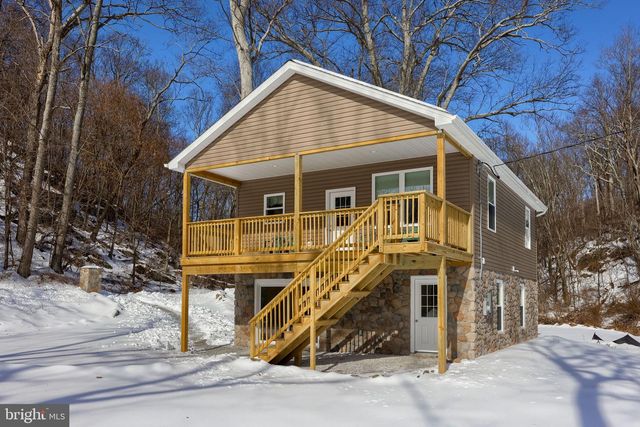 8140 HOKES RD, Glen Rock, PA 17327