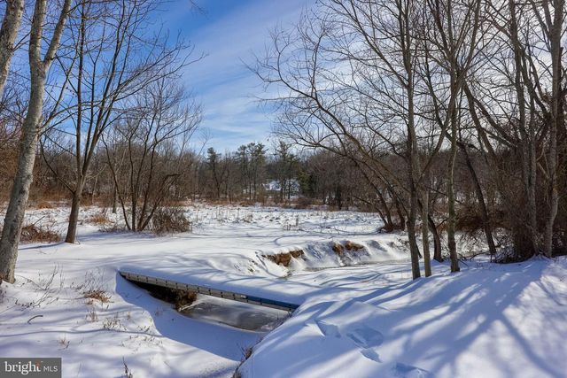 8140 HOKES RD, Glen Rock, PA 17327