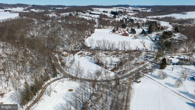 8140 HOKES RD, Glen Rock, PA 17327