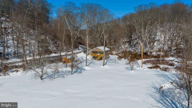 8140 HOKES RD, Glen Rock, PA 17327