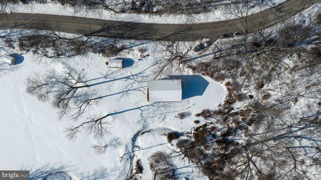 8140 HOKES RD, Glen Rock, PA 17327