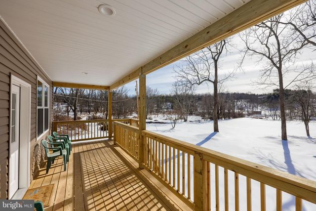 8140 HOKES RD, Glen Rock, PA 17327