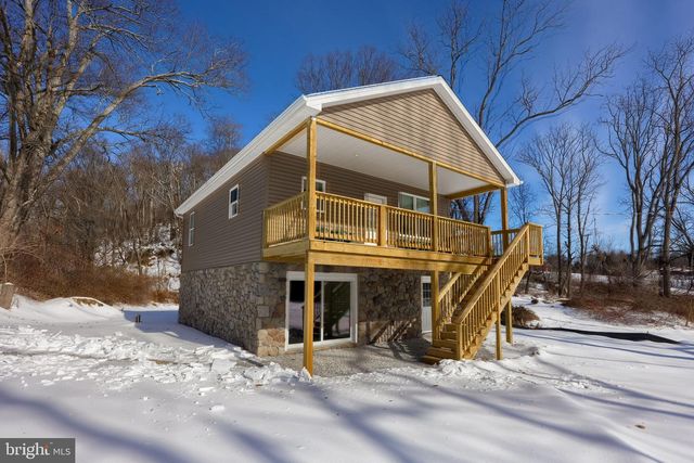 8140 HOKES RD, Glen Rock, PA 17327