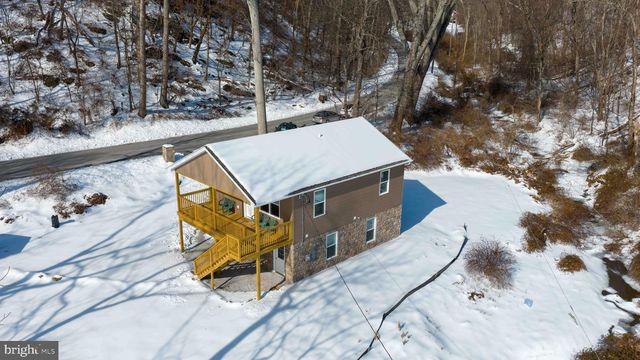 8140 HOKES RD, Glen Rock, PA 17327