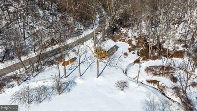 8140 HOKES RD, Glen Rock, PA 17327