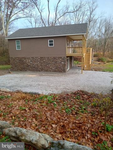 8140 HOKES RD, Glen Rock, PA 17327