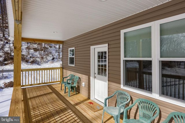 8140 HOKES RD, Glen Rock, PA 17327