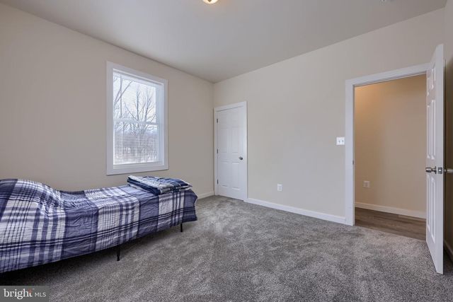 8140 HOKES RD, Glen Rock, PA 17327