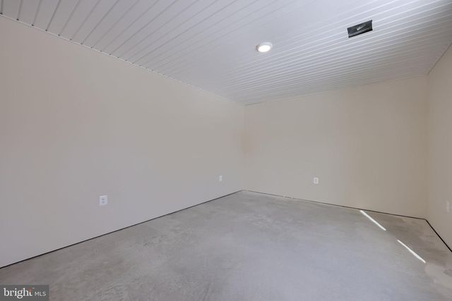 8140 HOKES RD, Glen Rock, PA 17327