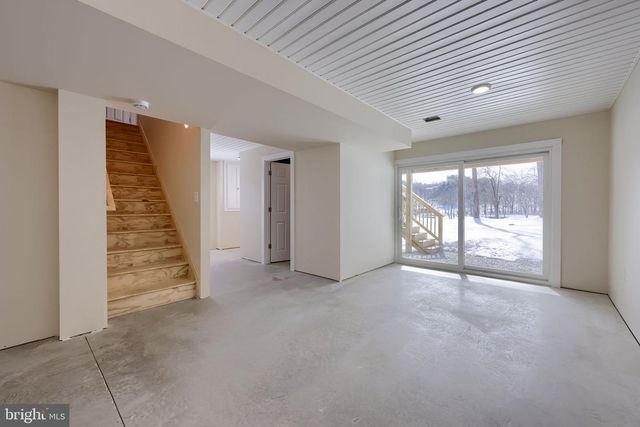 8140 HOKES RD, Glen Rock, PA 17327