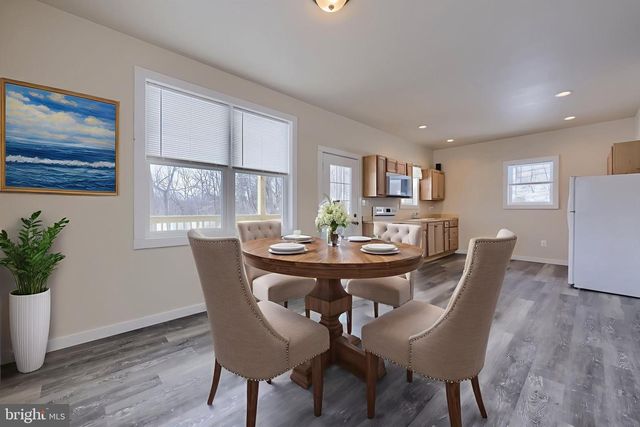 8140 HOKES RD, Glen Rock, PA 17327