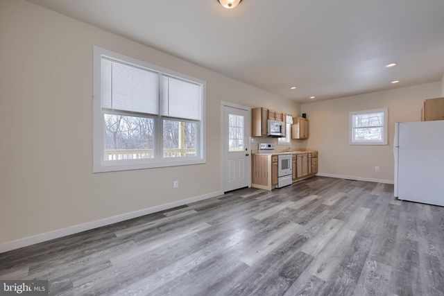 8140 HOKES RD, Glen Rock, PA 17327